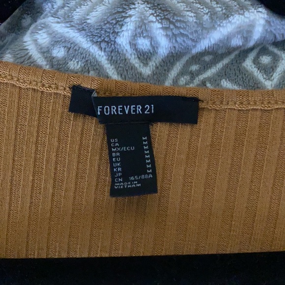 Crop top - Picture 2 of 2